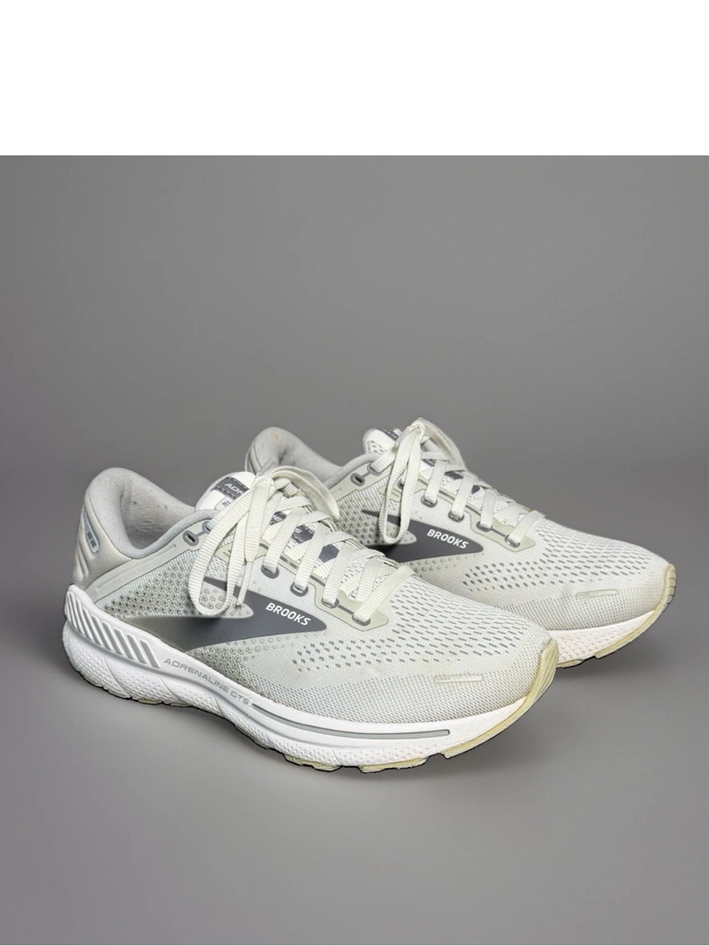 Brooks Adrenaline GTS 22 Women’s Oyster Grey/White Sneakers 1203531B134 Sz 7.5B